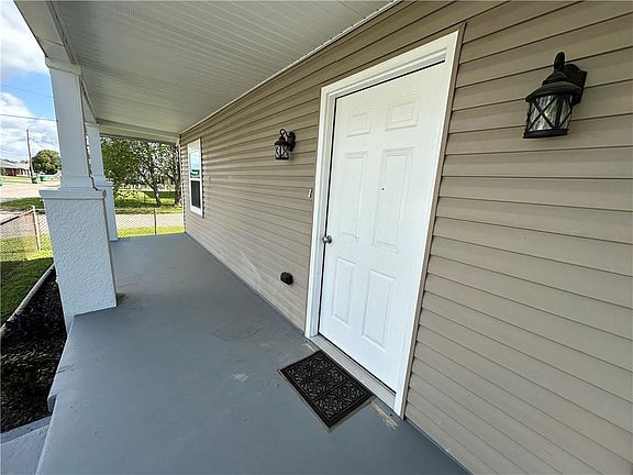 2nd image of 801 Urbandale St