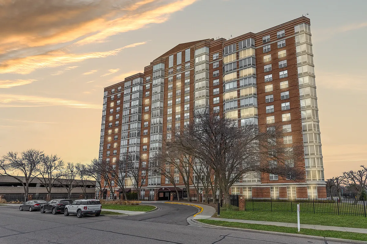 Primary Photo - 250 E Harbortown Dr #1305