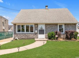 635 Barnes Ave, Baldwin, NY 11510