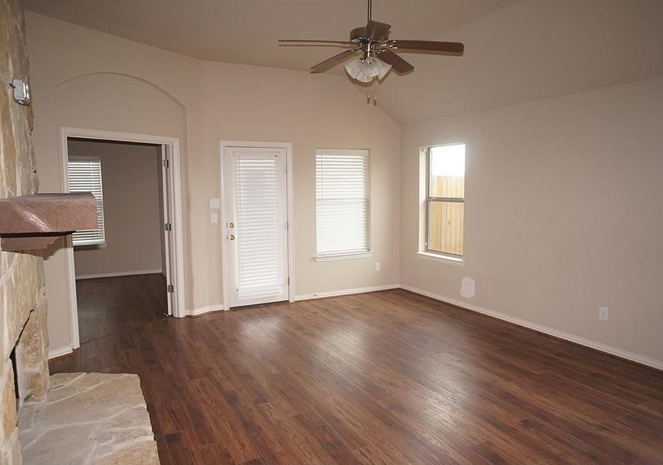 2nd image of 121 Trailwood Ct