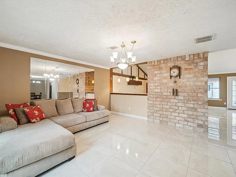 21423 Park Valley Dr — Photo 3