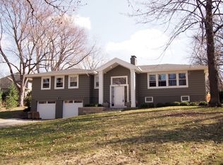 615 Beverly Dr, Omaha, NE 68114