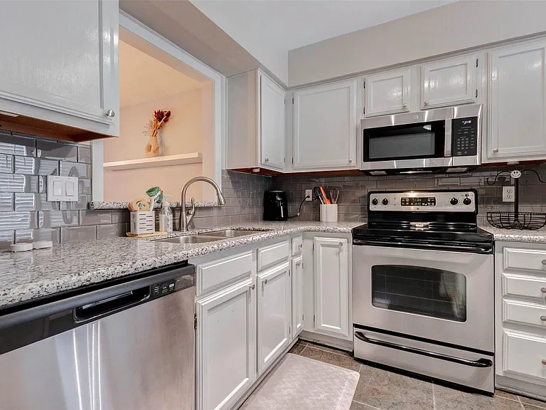 1212 Fairview Ave #A — Photo 4