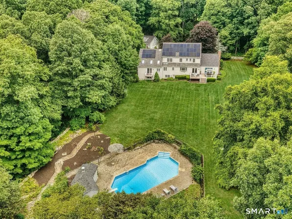 17 Plumtrees Road, Newtown, CT 06470