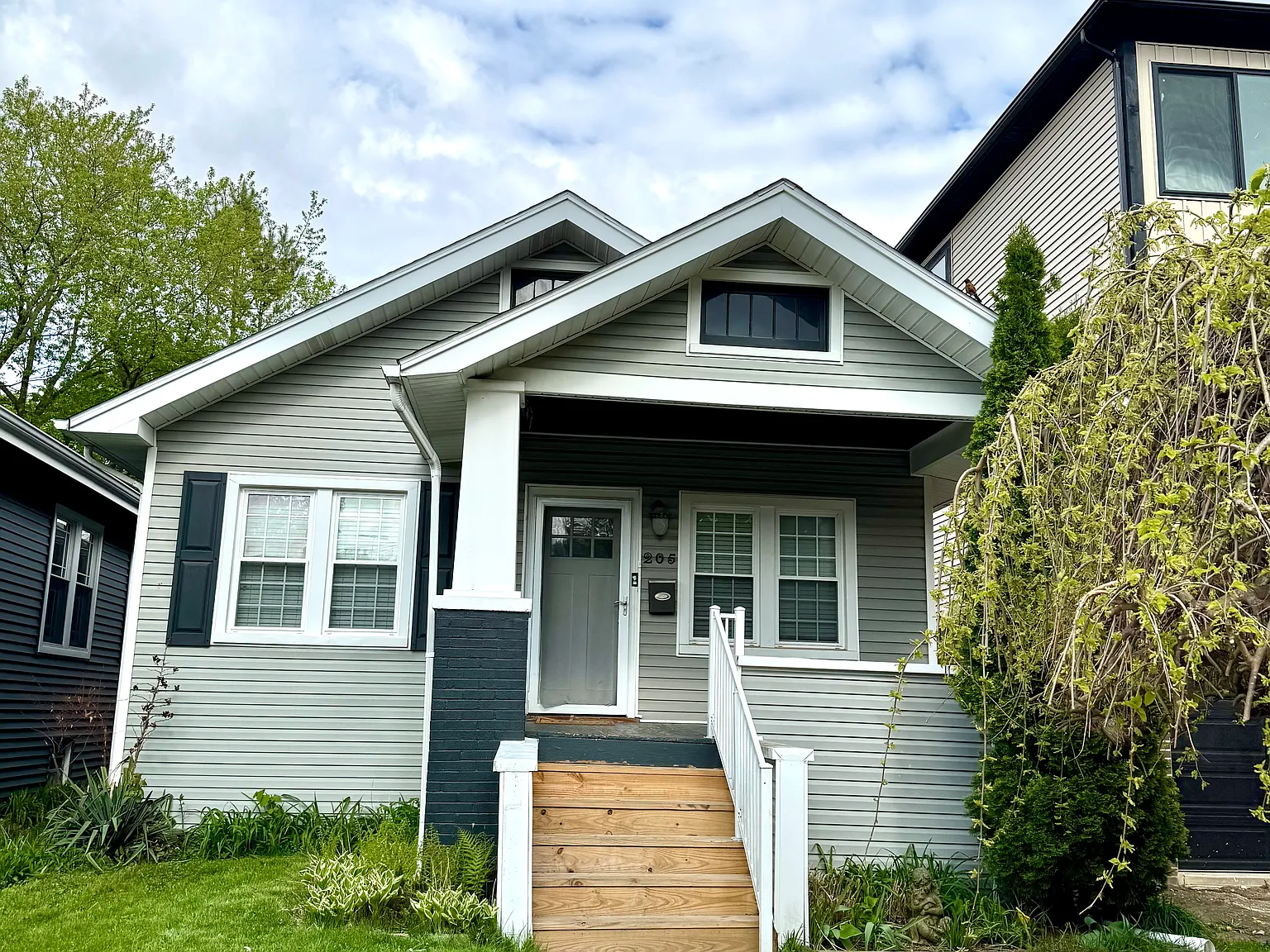 3 bed, 960 sqft, $2,100 — Photo 2