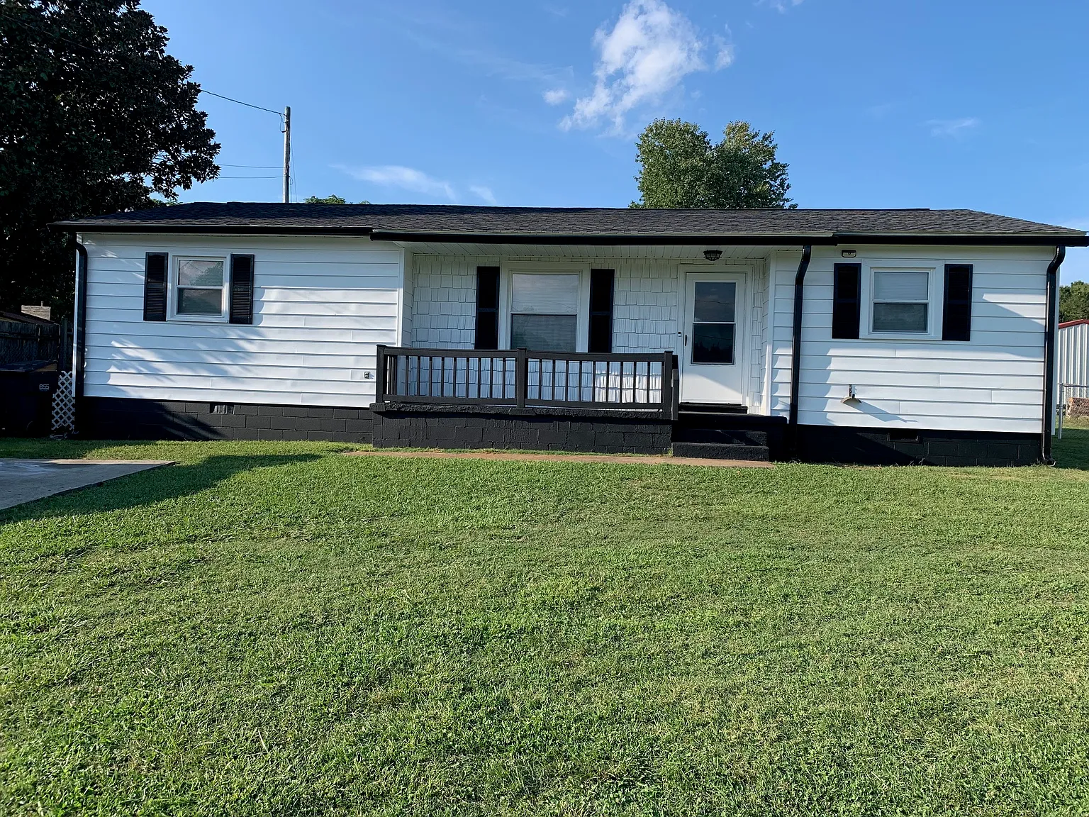 3 bed, 1238 sqft, $1,600 — Photo 1