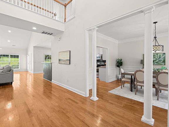 5th image of 207 Traymore Way
