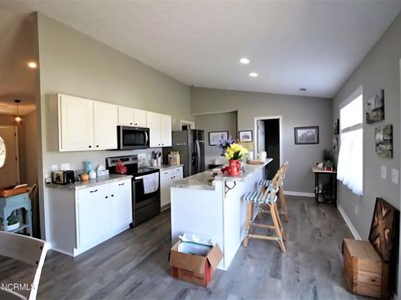 3rd image of 303 Carrie Ct