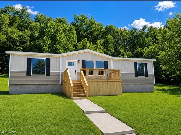 1055 May Rd, East Liverpool, OH 43920