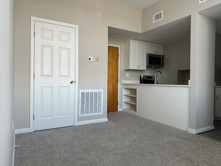 1516 Lancaster St #2C — Photo 3