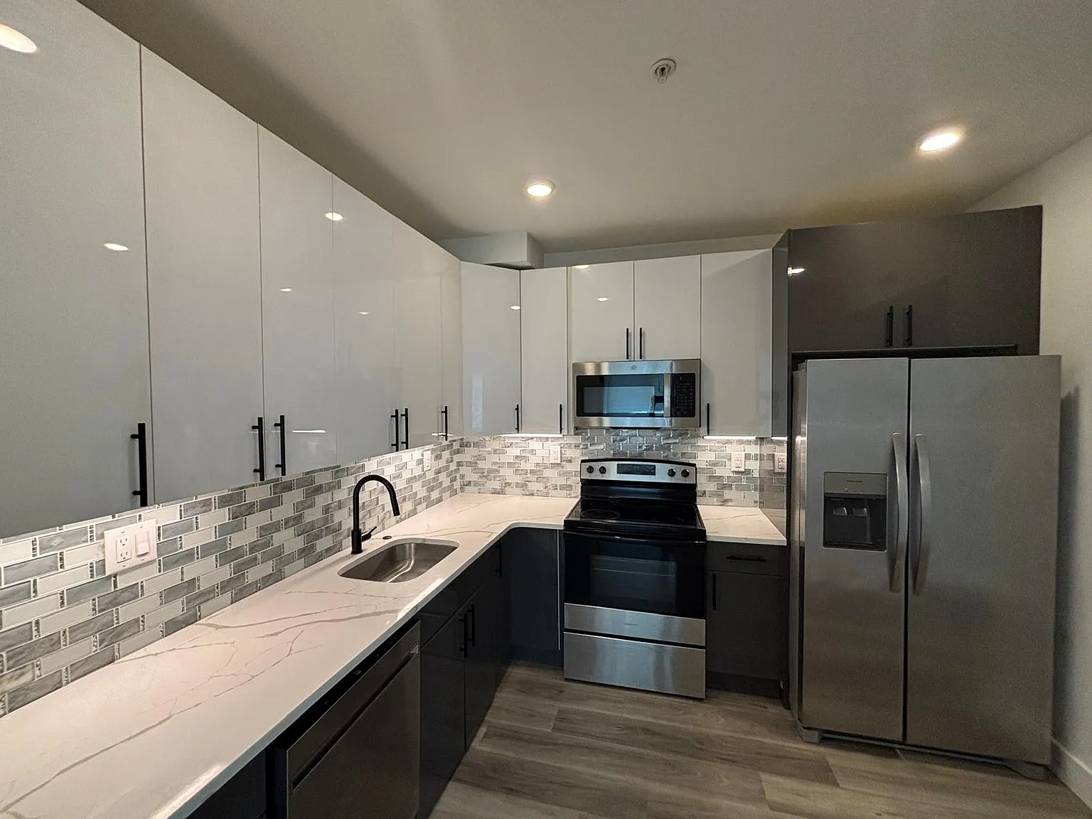 2 bed, 750 sqft, $1,700 — Photo 3