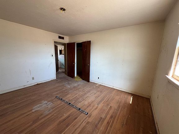 5th image of 701 E Purdue St