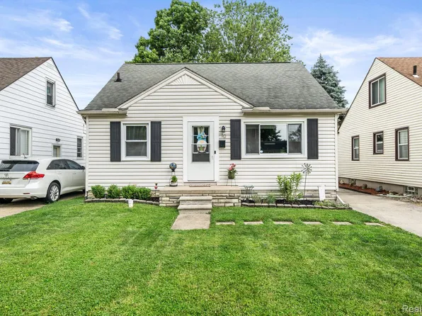 10 Ellwood St, Mount Clemens, MI 48043