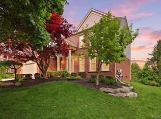 3703 Hidden Forest Dr, Orion, MI 48359