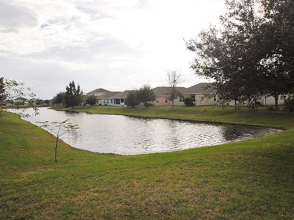 3rd image of 3721 Largo Dr
