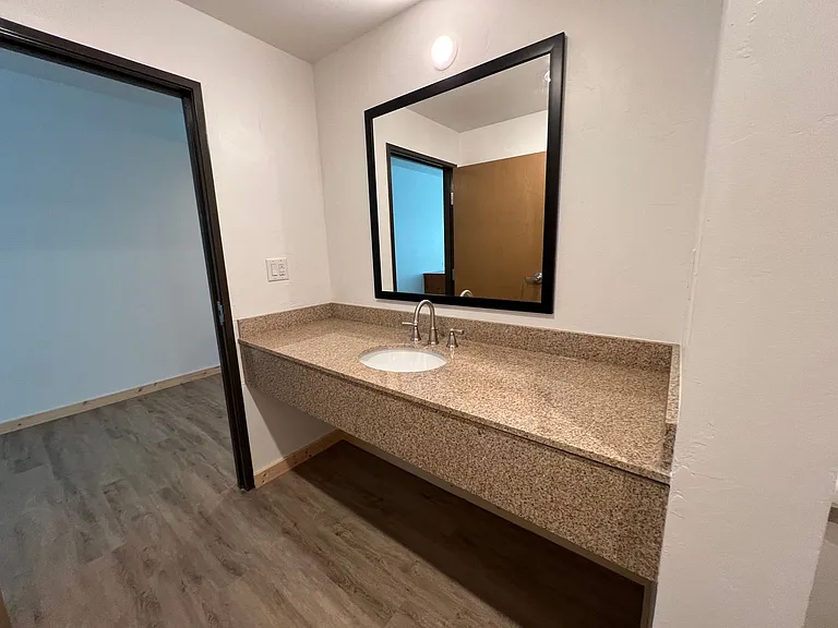 Ski Town Apartments — Photo 40