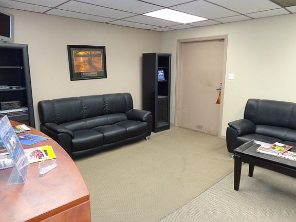 5th image of 8851 Lakewood Blvd