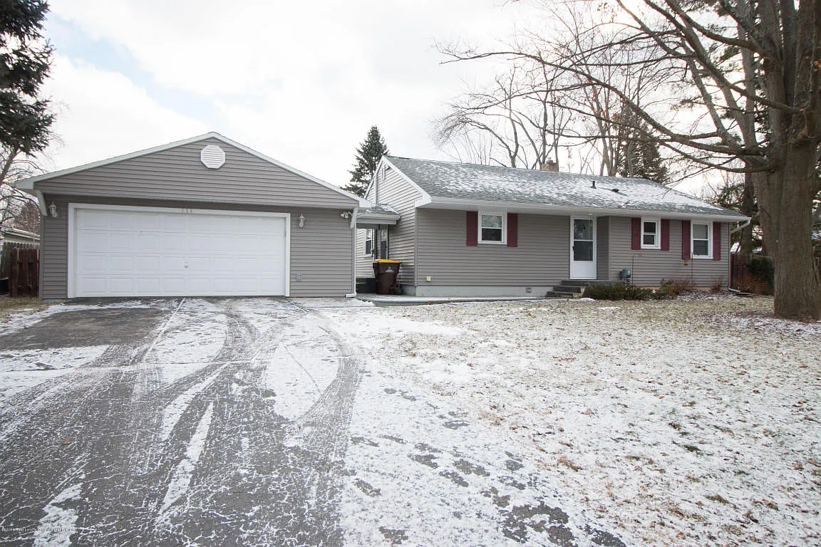 228 Richard Ave photo 1