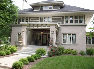 729 W Downer Pl, Aurora, IL 60506