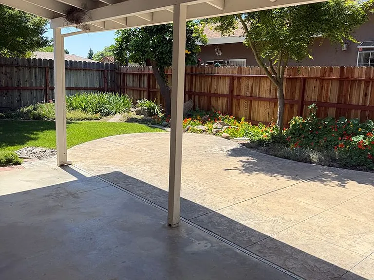 425 Corello St — Photo 17