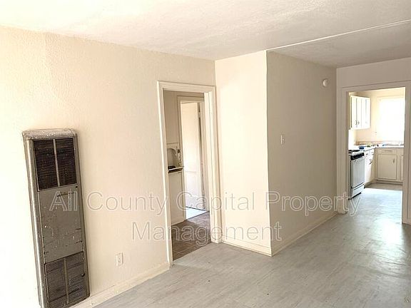 4th image of 1509 Poage Ave #A