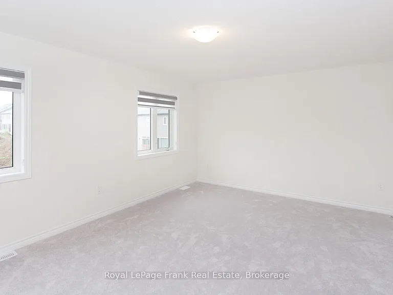 5 Hennessey Cres — Photo 32