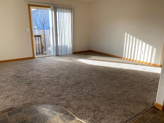 3rd image of 1950 Elmwood Pl