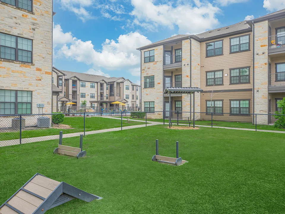 Willowbend apartments community photo