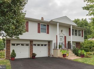 2 Martha Cir, Fallsington, PA 19054