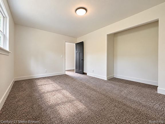 5th image of 6418 Valorie Ln