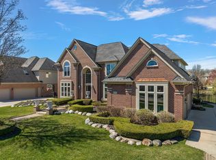 61363 Crown Point Dr, Washington, MI 48094