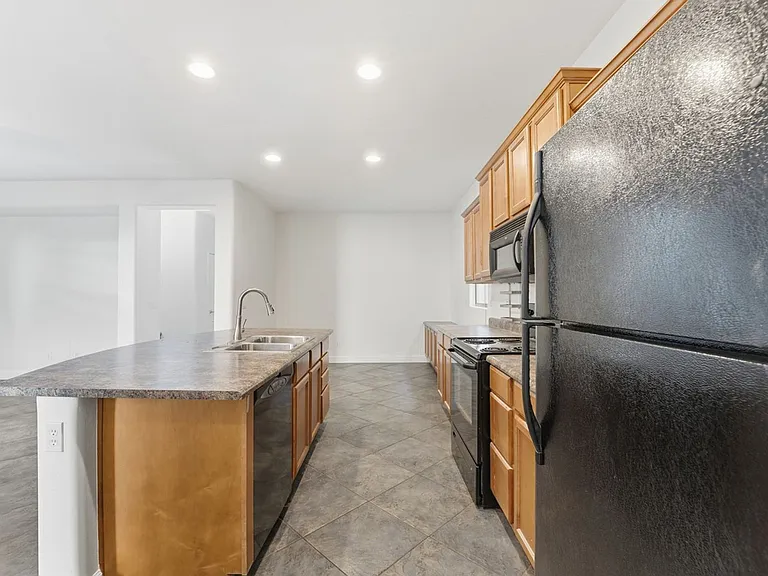 15391 W Dreyfus St — Photo 19