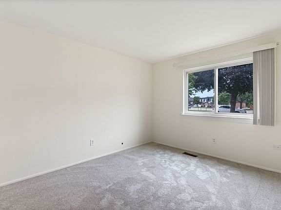 4th image of 14200 Ivanhoe Dr #159