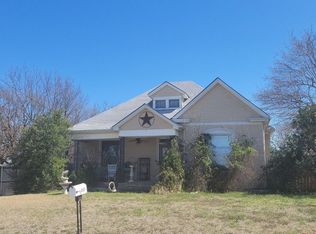 207 Taylor St, Bowie, TX 76230