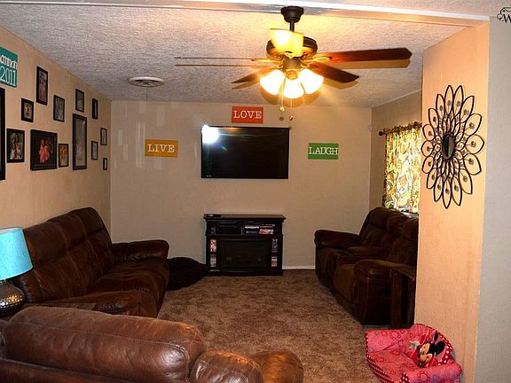 4th image of 1006 Park Plaza Dr