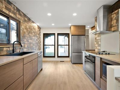 10208 Robinson St, Overland Park, KS, 66212