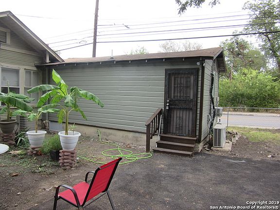 2nd image of 902 W Kings Hwy APT 3
