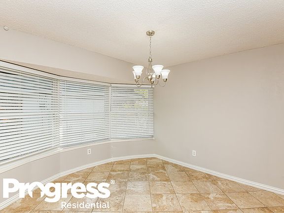 5th image of 623 Meadowglen Dr