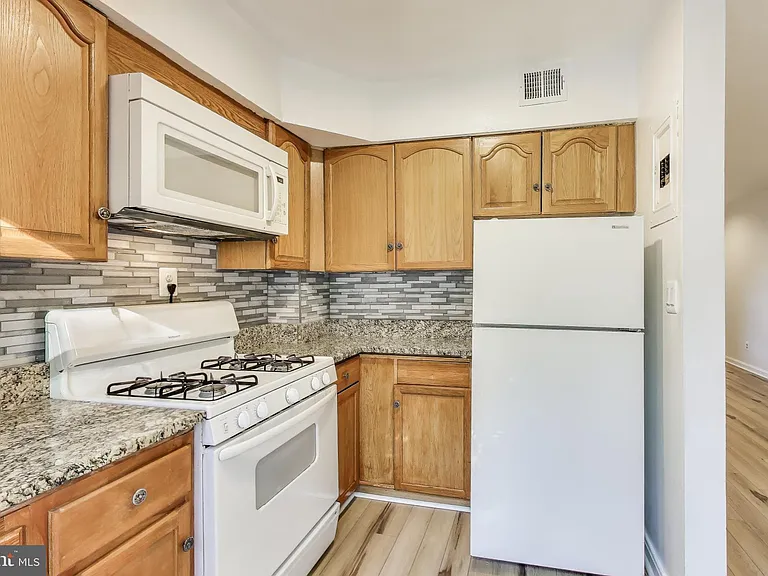 1716 E West Hwy #1716 — Photo 11