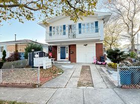 104 Ainsworth Ave, Staten Island, NY