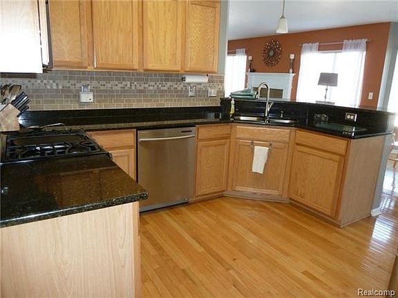 4th image of 8916 W Walden Dr