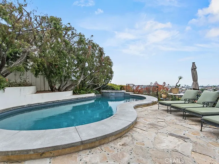 345 Emerald Bay — Photo 32
