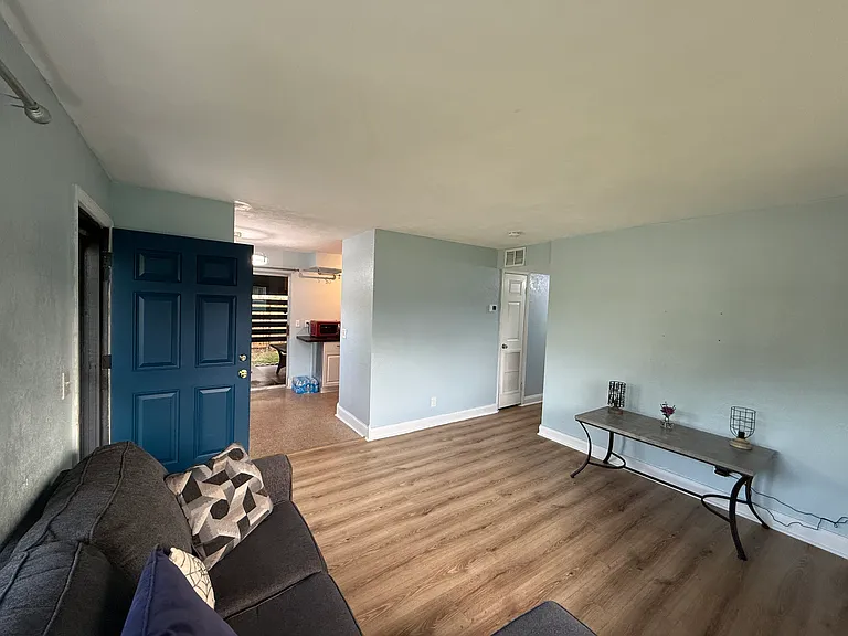 214 Graham St — Photo 15