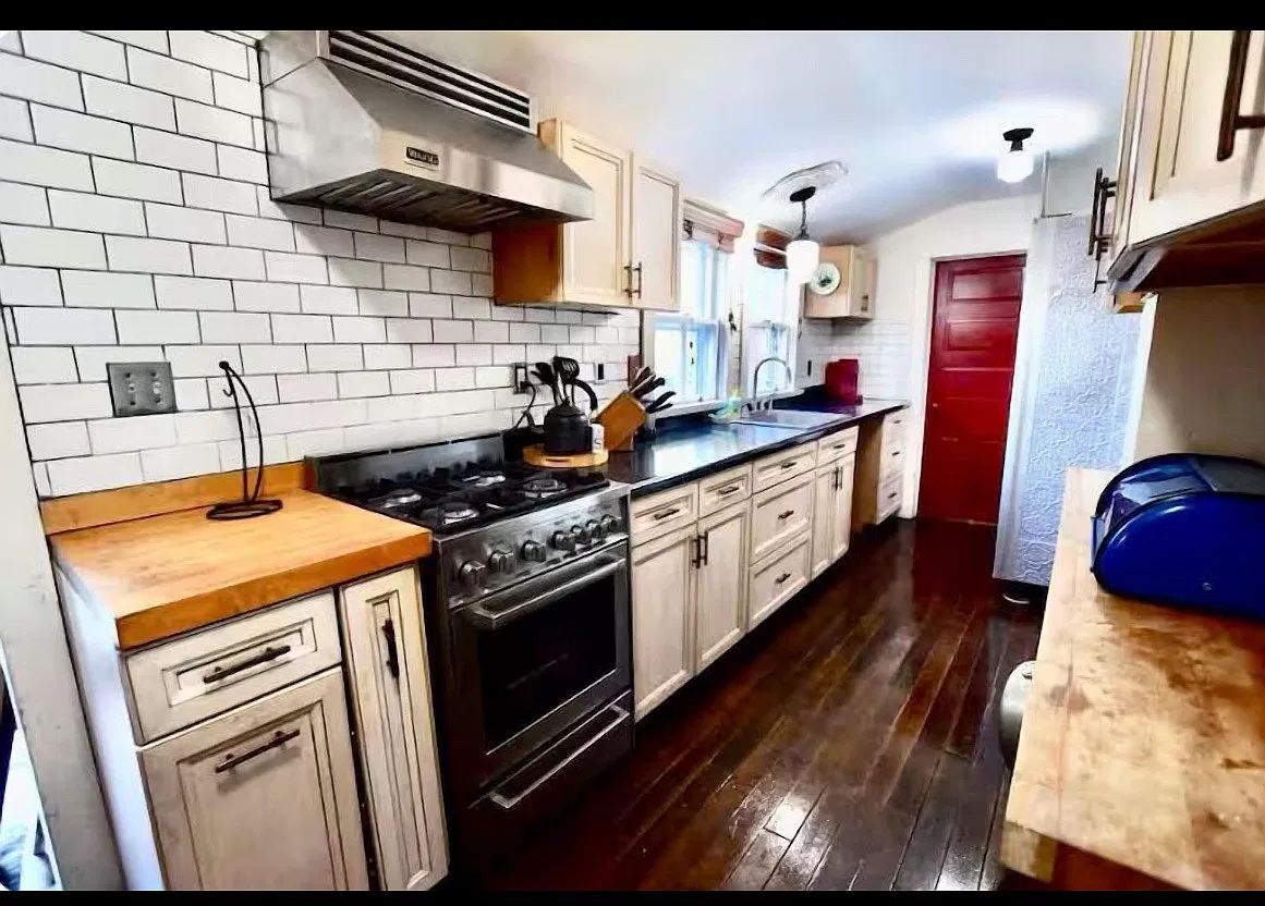 2 bed, 1300 sqft, $2,500 — Photo 2