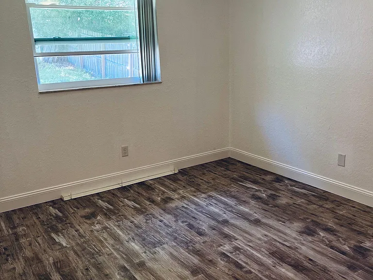 3132 Hillside Ln — Photo 12