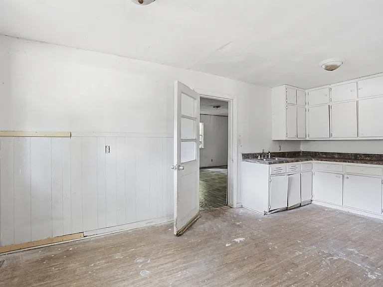 7827 Rugby Ave — Photo 7