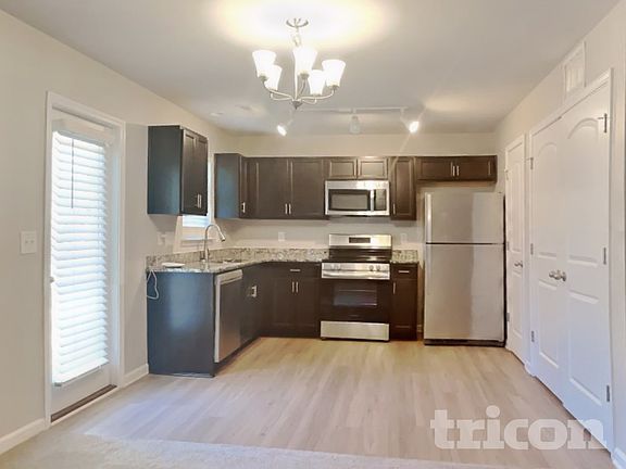 4th image of 572 Lakerun Dr