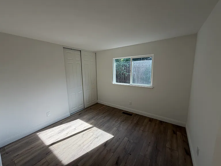 1089 Honey Ct — Photo 9