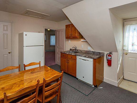 Eat-In Kitchen w/ Full Sized Fridge + Pantry