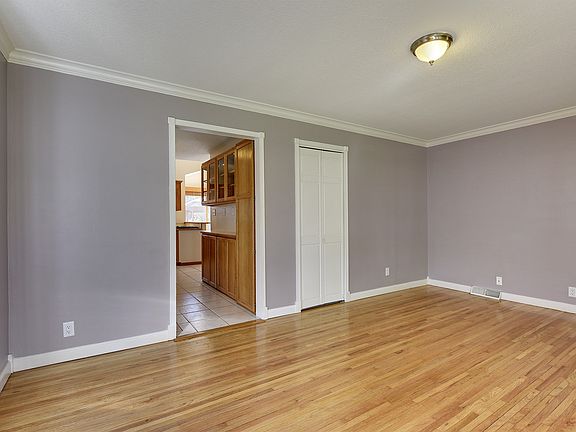 5th image of 3920 Zarthan Ave S